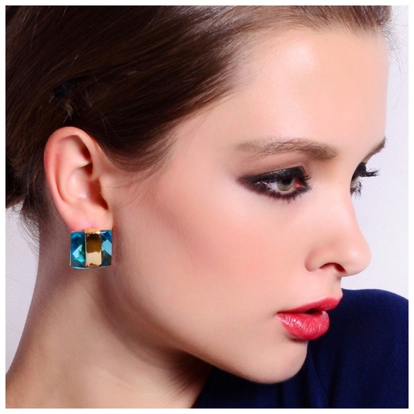 Swarovski Crystals Teal Blue Faceted Earrings - Picture 3 of 5